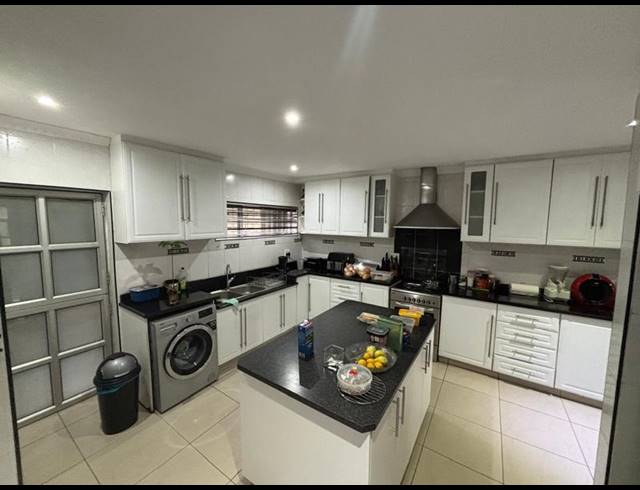 4 BEDROOM HOUSE FOR SALE IN RESERVOIR HILLS